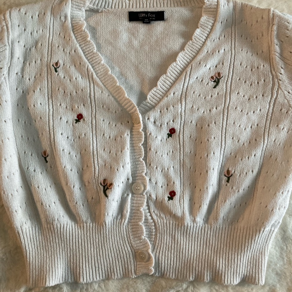 Beautiful white cardigan with flowers - Picture 1 of 5